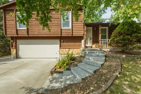 23 S Lang Dr, O'fallon, MO 63366