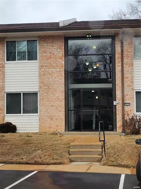 10123 Sakura Dr #C, Saint Louis, MO 63128