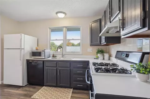 Kitchen - 1137 Shadowoak Dr, Ballwin, MO 63021 photo 2 of 2