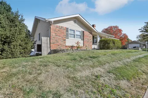 Exterior - 1137 Shadowoak Dr, Ballwin, MO 63021 photo 10 of 14