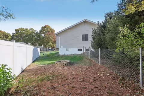 Exterior - 1137 Shadowoak Dr, Ballwin, MO 63021 photo 5 of 14