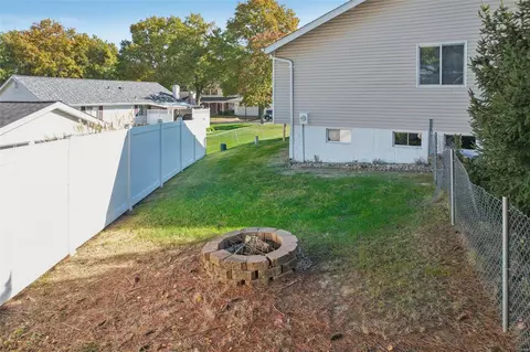 Exterior - 1137 Shadowoak Dr, Ballwin, MO 63021 photo 12 of 14