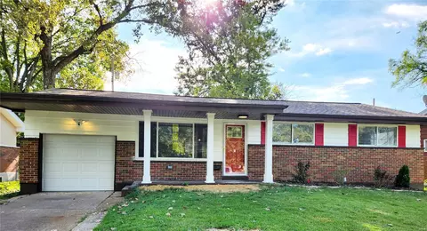 9918 Cambria Dr, Saint Louis, MO 63136