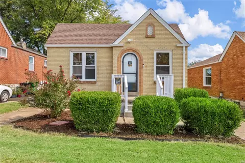 119 Shetland Dr, Saint Louis, MO 63125
