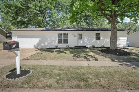 976 Armada Ct, Florissant, MO 63031