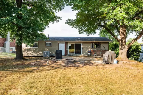 Exterior - 1306 Wyncrest Dr, Ballwin, MO 63011 photo 4 of 4