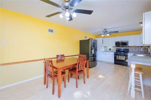 Dining - 1306 Wyncrest Dr, Ballwin, MO 63011 photo 2 of 3