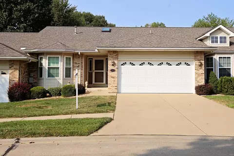157 Braewood Cir #8B, Saint Charles, MO 63301