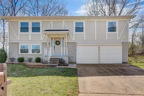 6220 Brogan Dale Cir, Saint Louis, MO 63128