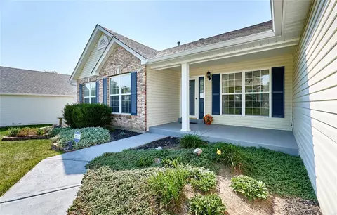 1120 Hampton Meadows Dr, O'fallon, MO 63368 photo 2