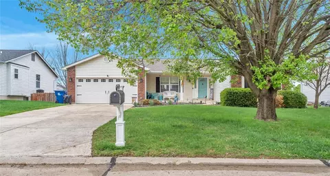 1005 N Brampton Dr, Saint Charles, MO 63304