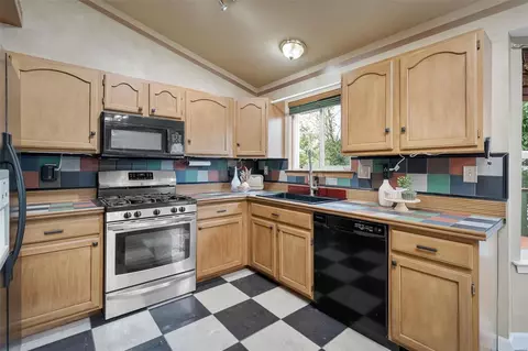 Kitchen - 1425 Quiver Dr, O'fallon, MO 63366 photo 1 of 2