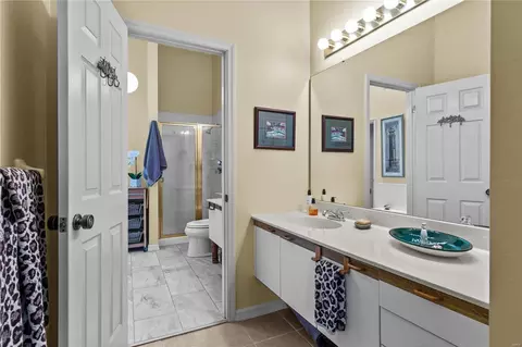 Bath - 1858 Ridgeview Circle Dr, Ballwin, MO 63021 photo 1 of 3