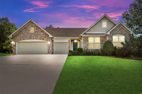 956 Briar Green Ct, Saint Louis, MO 63122