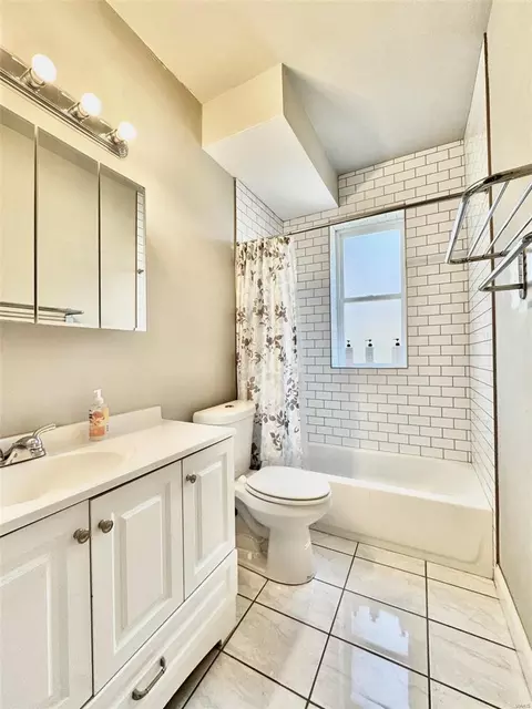 Bath - 3473 S Spring Ave, Saint Louis, MO 63116 photo 1 of 1