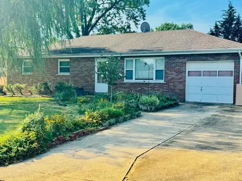 1120 Darding Dr, Saint Louis, MO 63125