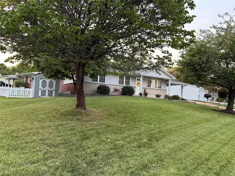 3097 Sedan Dr, Saint Louis, MO 63125