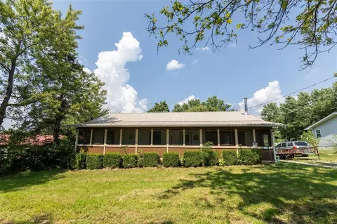 302 E 6th St, Dixon, MO 65459 photo 1