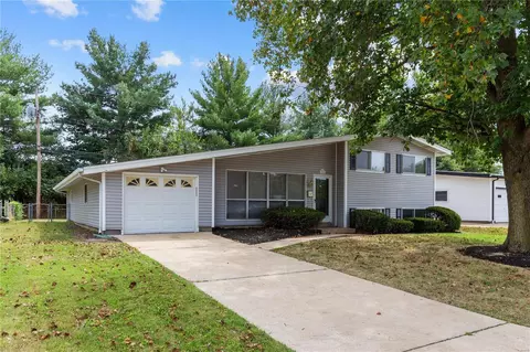 2280 Martin Dr, Florissant, MO 63033