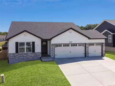 1112 Slapshot Dr, Foristell, MO 63348