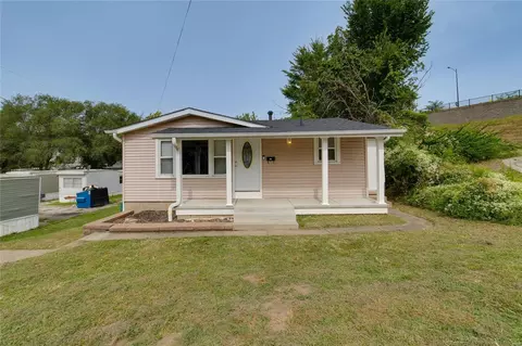 721 Cunningham Ave, Saint Charles, MO 63301
