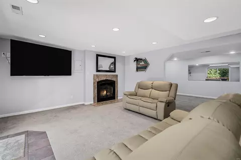 Living - 6 Sunset Ln, Saint Peters, MO 63376 photo 2 of 3