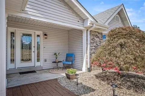 Exterior - 6 Sunset Ln, Saint Peters, MO 63376 photo 7 of 16