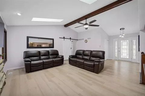 Entry Way - 6 Sunset Ln, Saint Peters, MO 63376 photo 1 of 3