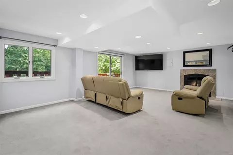 Living - 6 Sunset Ln, Saint Peters, MO 63376 photo 1 of 3