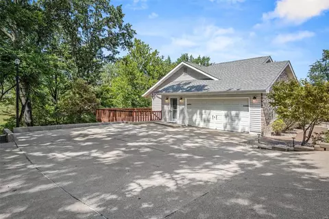 Exterior - 6 Sunset Ln, Saint Peters, MO 63376 photo 6 of 16