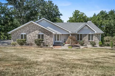 Exterior - 6 Sunset Ln, Saint Peters, MO 63376 photo 2 of 16