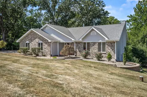 Exterior - 6 Sunset Ln, Saint Peters, MO 63376 photo 3 of 16