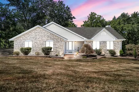6 Sunset Ln, Saint Peters, MO 63376