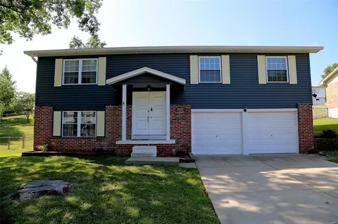 2864 Gettysburg Estates Dr, Saint Louis, MO 63129