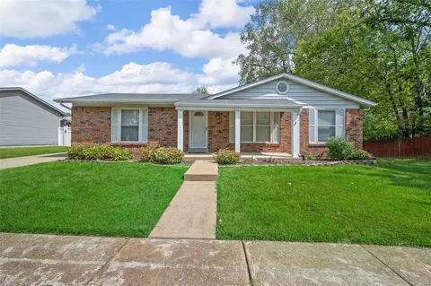 3014 Hidden Acres Ct, Mehlville, MO 63125