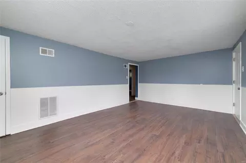 465 S Dade Ave, Ferguson, MO 63135 photo 2