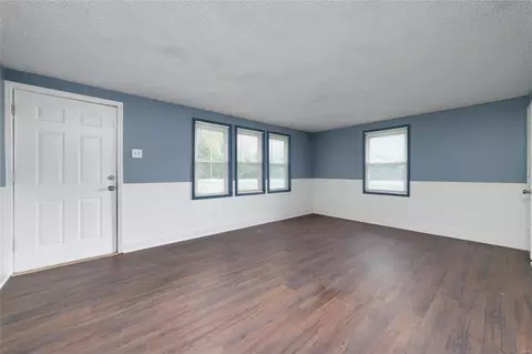 465 S Dade Ave, Ferguson, MO 63135 photo 4