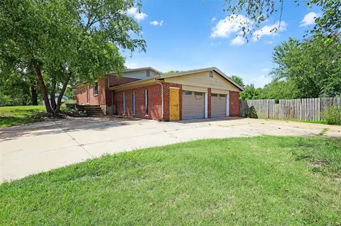 5701 Gutermuth Rd, Saint Charles, MO 63304
