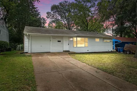 10024 Lakemoor Dr, Saint Louis, MO 63136