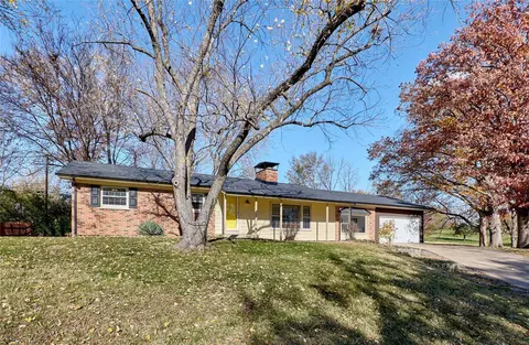 1411 Pleasantview Dr, Saint Charles, MO 63303