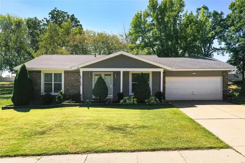 38 Westbrook Dr, O'fallon, MO 63366