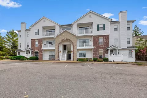 5100 Tesson Gardens Ct #1A, Saint Louis, MO 63128