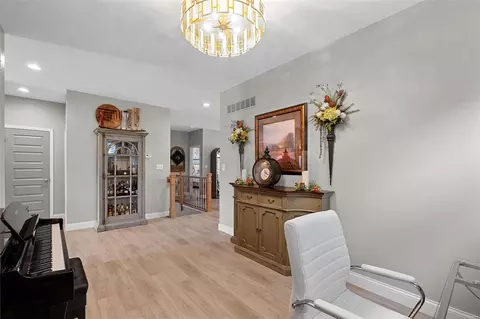 Entry Way - 147 Palais Ct, Saint Charles, MO 63301 photo 1 of 4