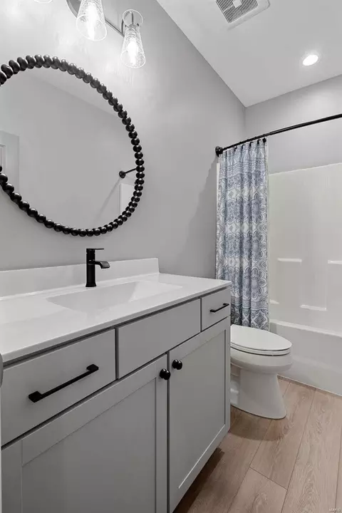 Bath - 147 Palais Ct, Saint Charles, MO 63301 photo 1 of 4