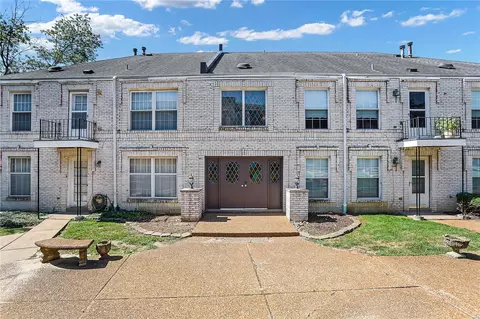 4392 Chateau De Ville Dr #D, Saint Louis, MO 63129