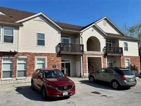 1236 Gardens Circle Dr #E, Saint Louis, MO 63125