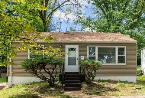 7826 Madison Dr, Saint Louis, MO 63133