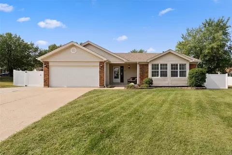 6 Golden Wheat Ct, Saint Charles, MO 63304