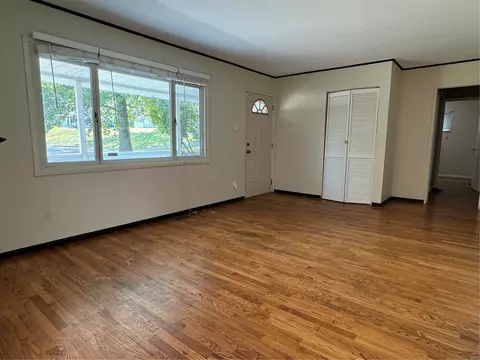 Living - 225 Highview, Ballwin, MO 63011 photo 2 of 5