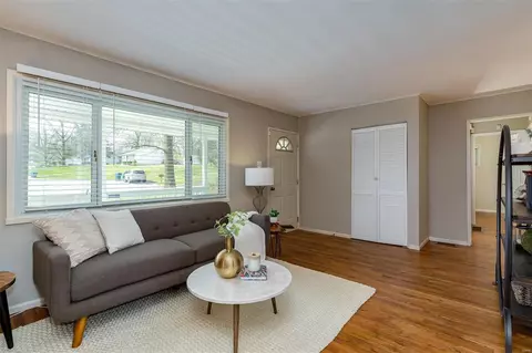 Living - 225 Highview, Ballwin, MO 63011 photo 1 of 5
